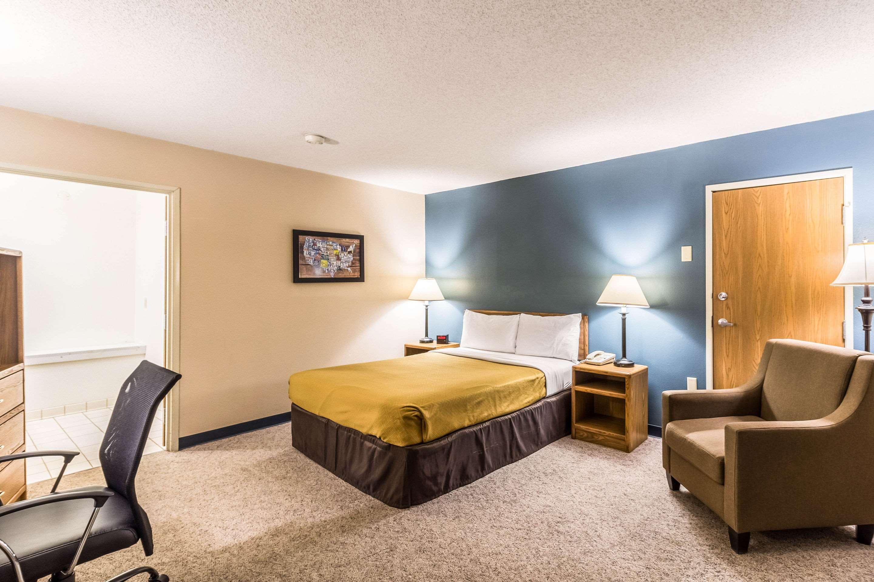 Econo Lodge - Valley City Exterior photo